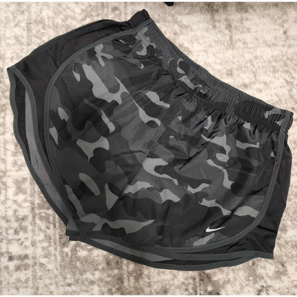 Nike Women's Dri-FIT Tempo Printed Running Shorts - Picture 2 of 2